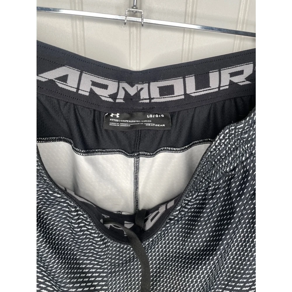 Men's Under Armour Shorts Black White LG